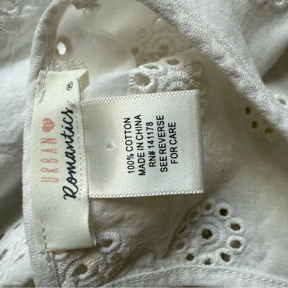 URBAN Romantics White Eyelet Blouse Medium M Bell Sleeve 100% Cotton Boho Top - Picture 6 of 7